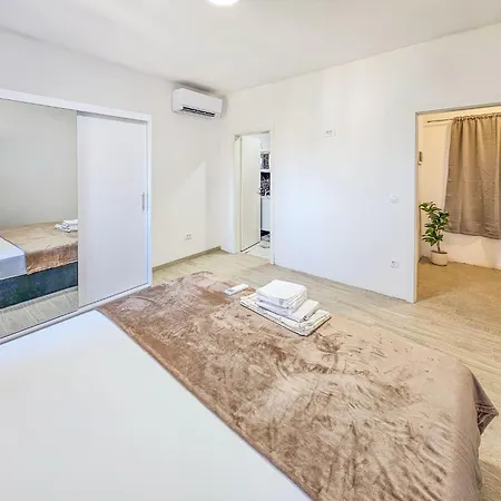 Sunrise By Interhome Janjina